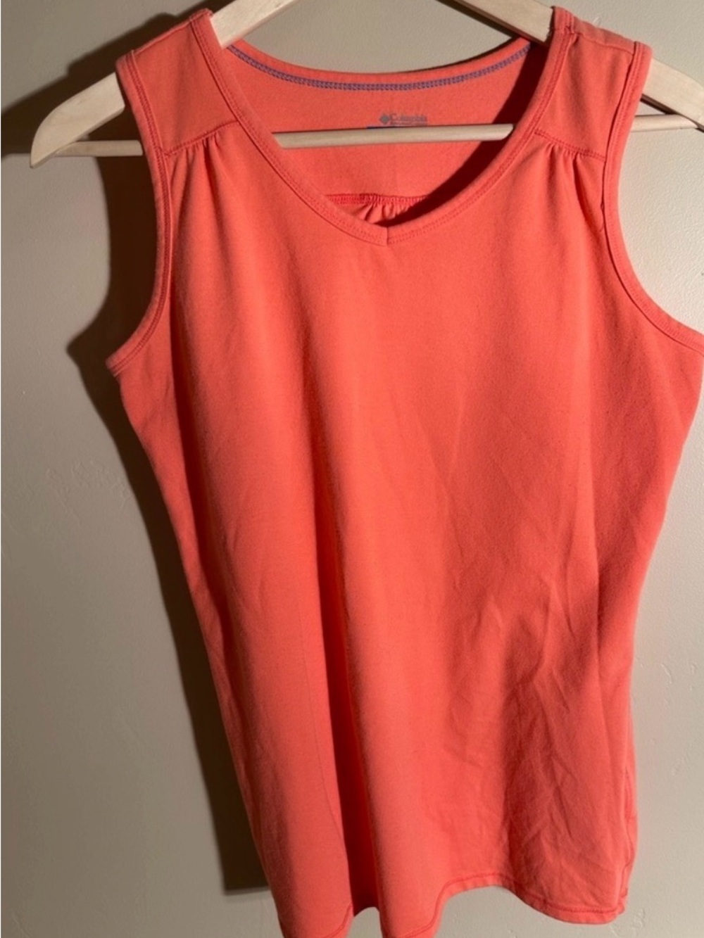 Columbia Women's Medium Coral V-Neck Tank Top  P2P 20”